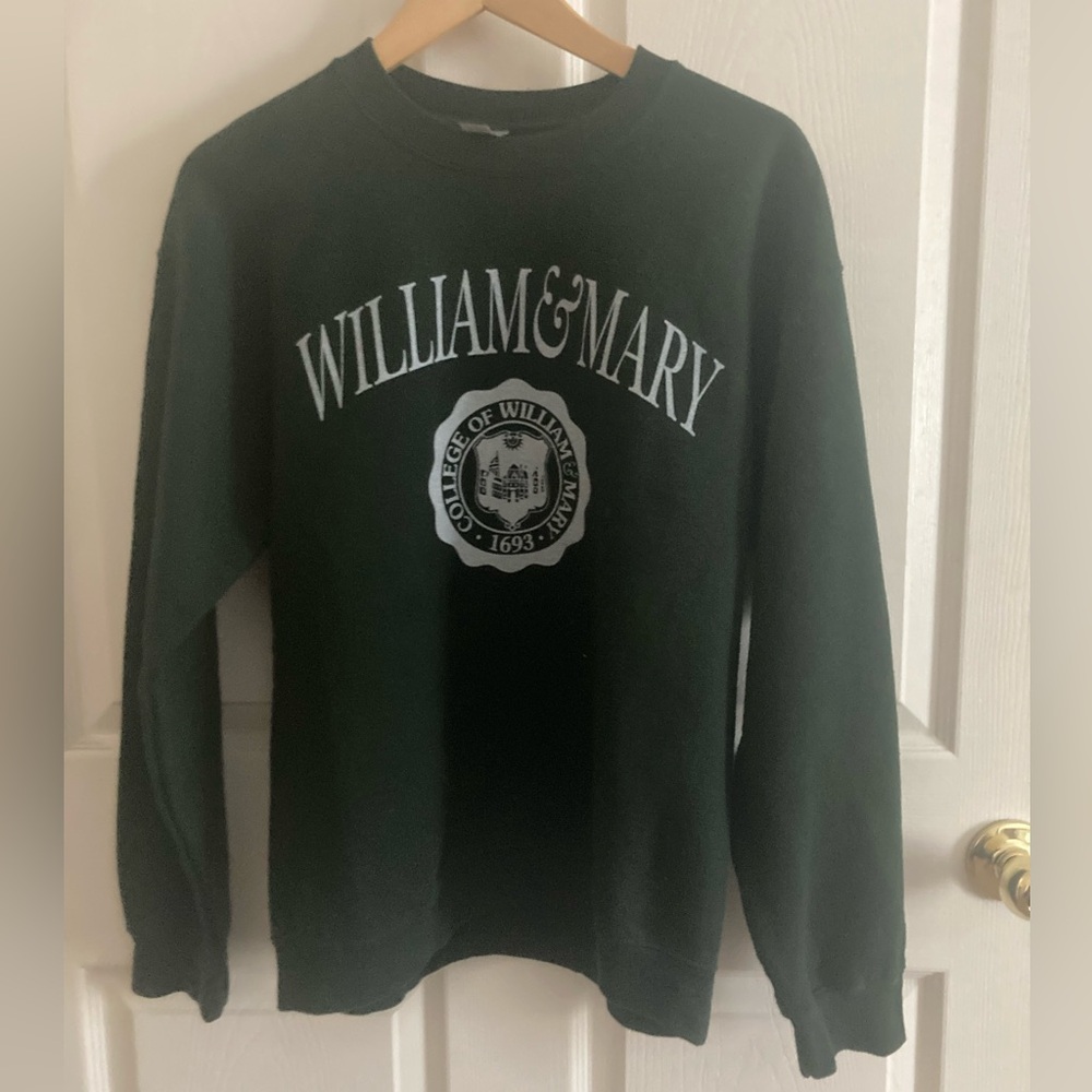 Gildan Green William and Mary (W&M) Sweatshirt